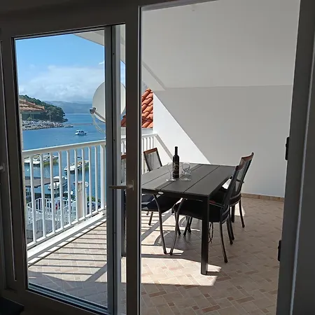 Vanda Seafront Superior דירה *